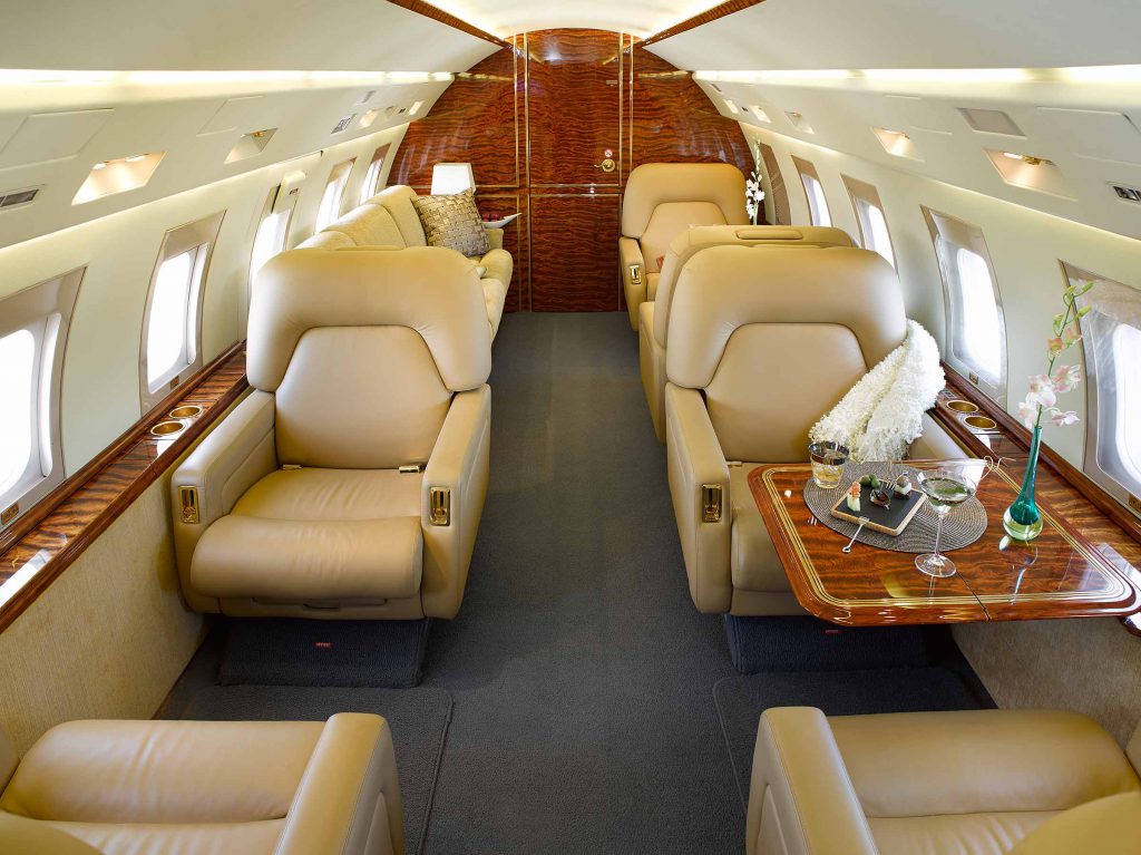 challenger-601-3r-interior-speed-range-privaira-private-aviation