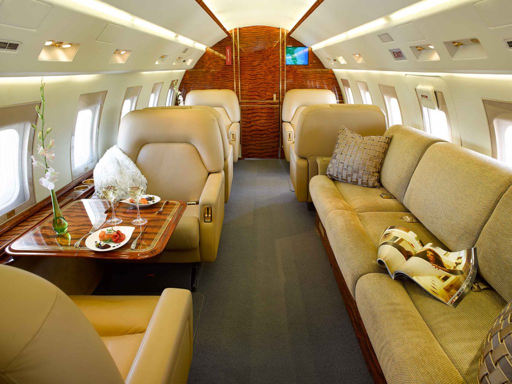 Challenger 601 3R Interior Speed Range PRIVAIRA Private Aviation
