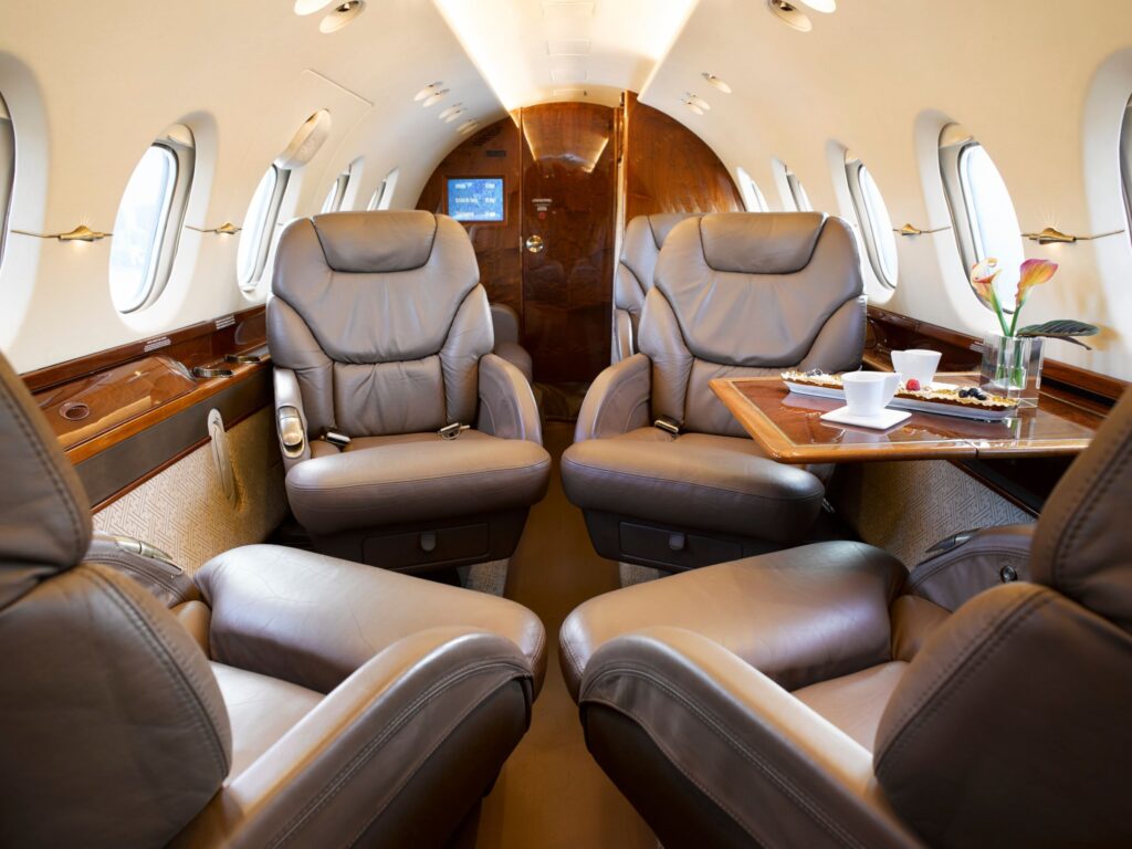https://www.privaira.com/wp-content/uploads/PRIVAIRA-Hawker-800-interior-1024x768.jpg?utm_source=chatgpt.com