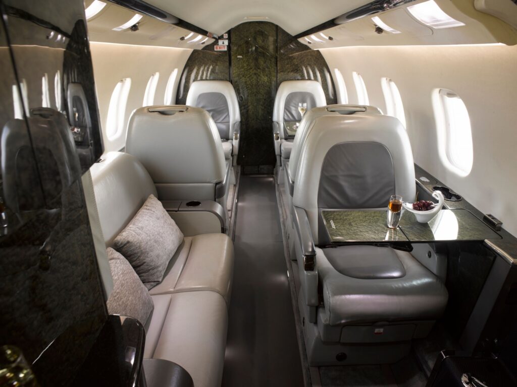 https://www.privaira.com/wp-content/uploads/PRIVAIRA-LEAR-60-interior-1024x768.jpg?utm_source=chatgpt.com